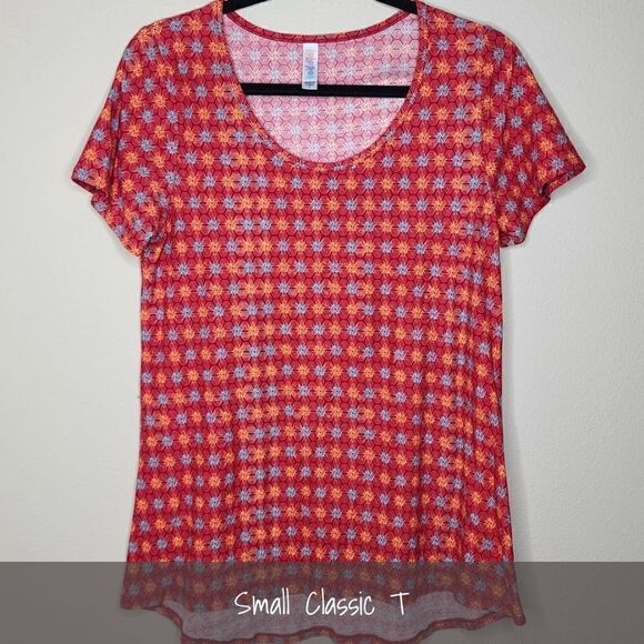 LuLaRoe Classic Tee Small Red NEW - Picture 1 of 2